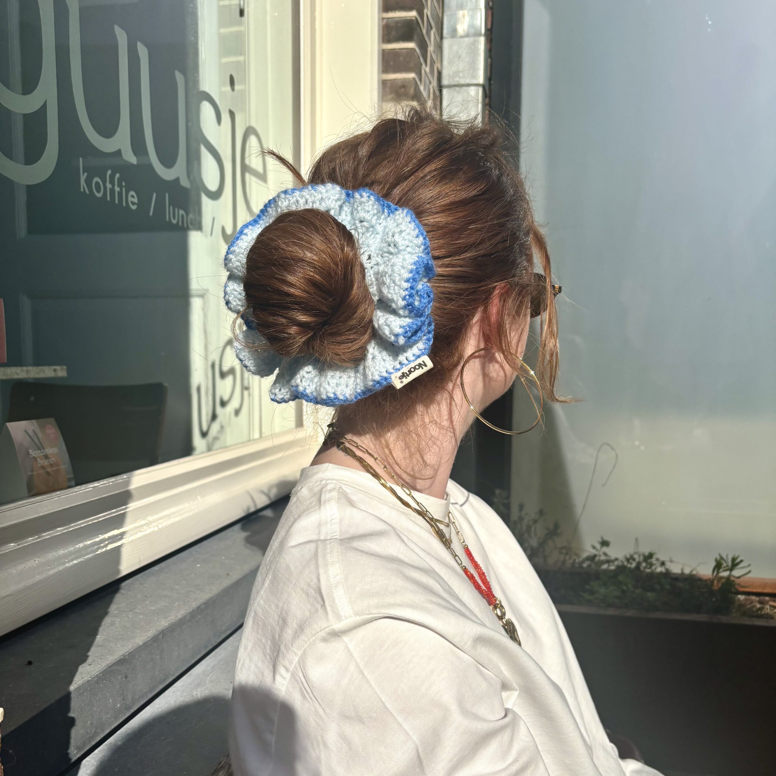 Lichtblauwe scrunchie - Afbeelding 2